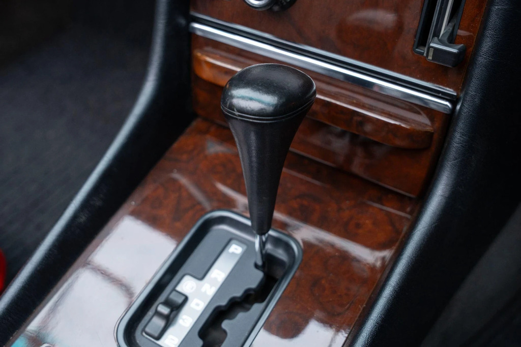 Mercedes-Benz 300 3.0 Se Silver #18
