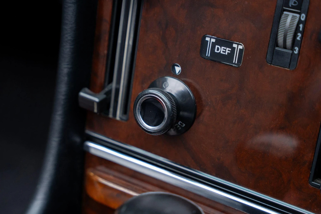 Mercedes-Benz 300 3.0 Se Silver #10