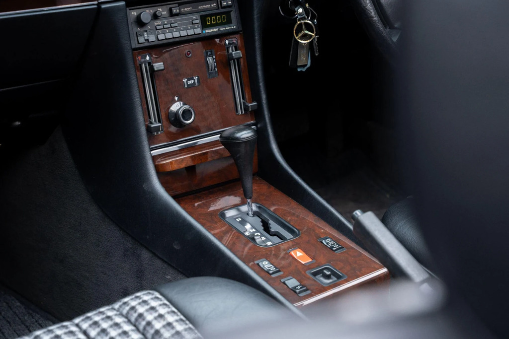Mercedes-Benz 300 3.0 Se Silver #44