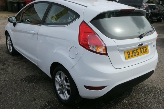 Ford Fiesta 2015 1.25 Zetec Hatchback Euro 6 BJ65AXB White #3