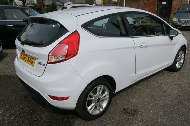 Ford Fiesta 2015 1.25 Zetec Hatchback Euro 6 BJ65AXB White #2