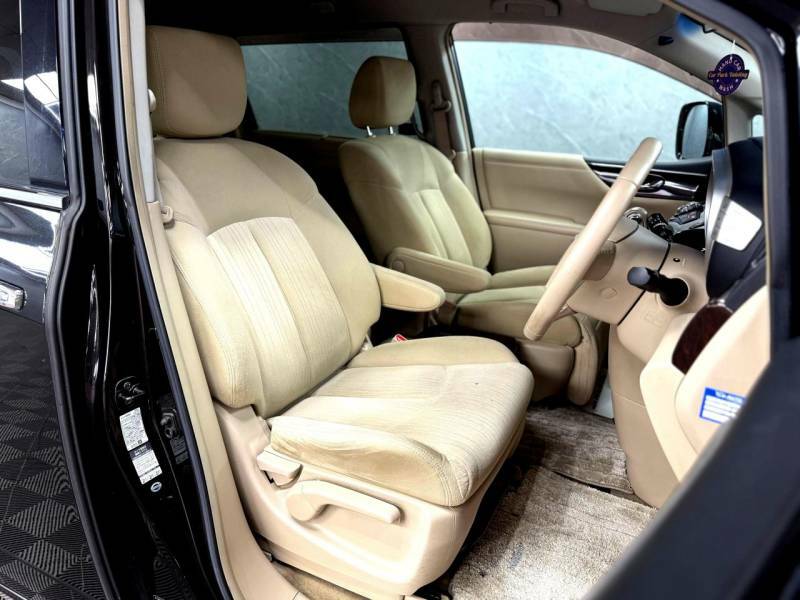 Nissan Elgrand Automatic  #32