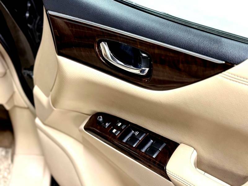 Nissan Elgrand Automatic  #24