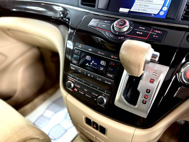 Nissan Elgrand Automatic  #38