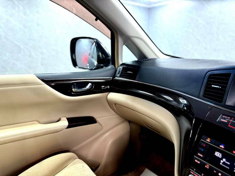 Nissan Elgrand Automatic  #31