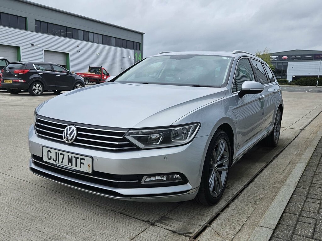 Volkswagen Passat 2.0 Tdi Bluemotion Tech Gt Estate Dsg E GJ17MTF Silver #3