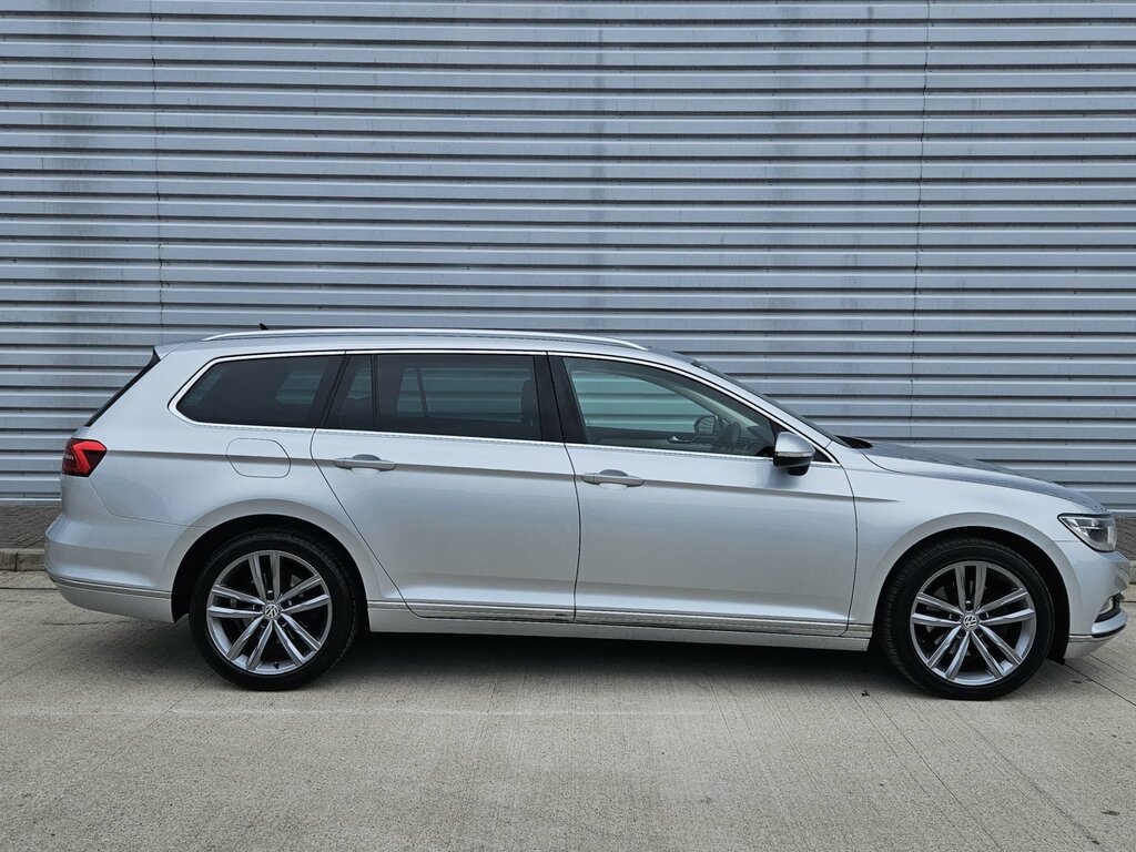 Volkswagen Passat 2.0 Tdi Bluemotion Tech Gt Estate Dsg E GJ17MTF Silver #2