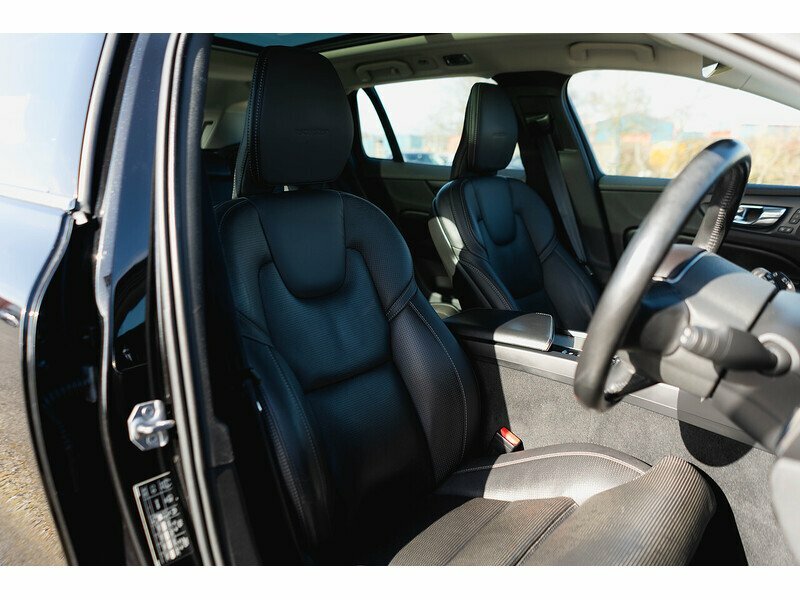 Volvo V60 D4 Inscription Pro - 2018 68 KX68UDJ Black #2
