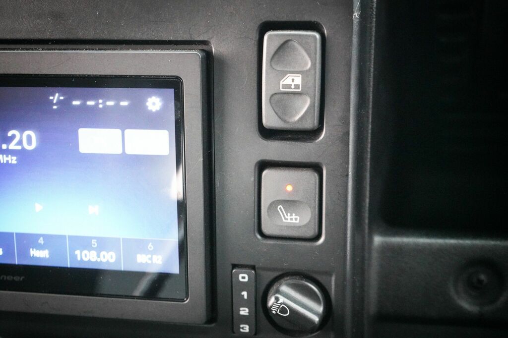 Land Rover Defender Td5 Black Dcb 138 Black #40