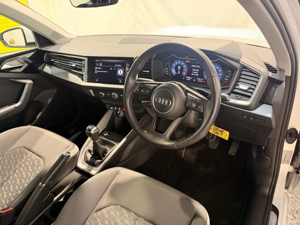 Audi A1 1.5L Sport VN19HCF White #4