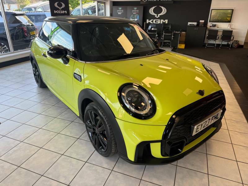 Mini Hatch 1.5 Cooper Sport - 2023 23 Yellow