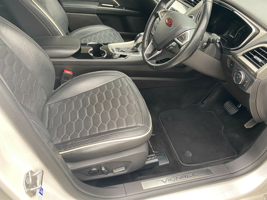 Ford Mondeo 2.0 Tdci Vignale Hatchback Powershift E EO67OZJ #3