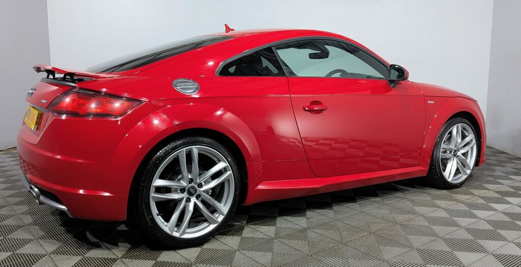 Audi TT 2.0 Tdi Ultra S Line BEZ7007 Red #4