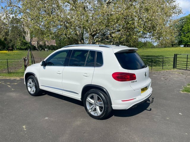 Volkswagen Tiguan 2013 2.0 Tdi Bluemotion Tech R-line Suv White #3