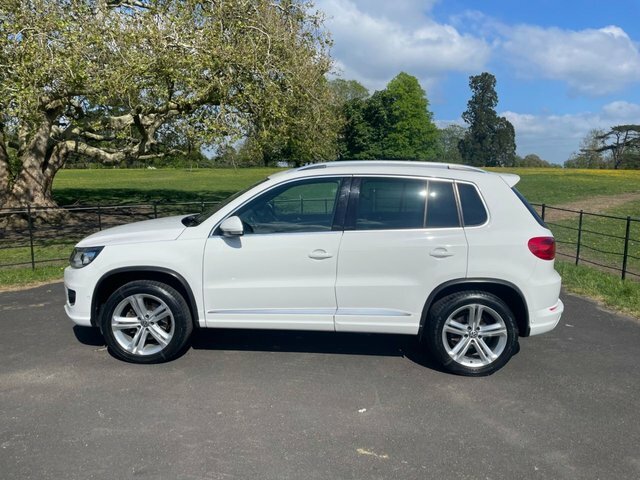 Volkswagen Tiguan 2013 2.0 Tdi Bluemotion Tech R-line Suv White #2