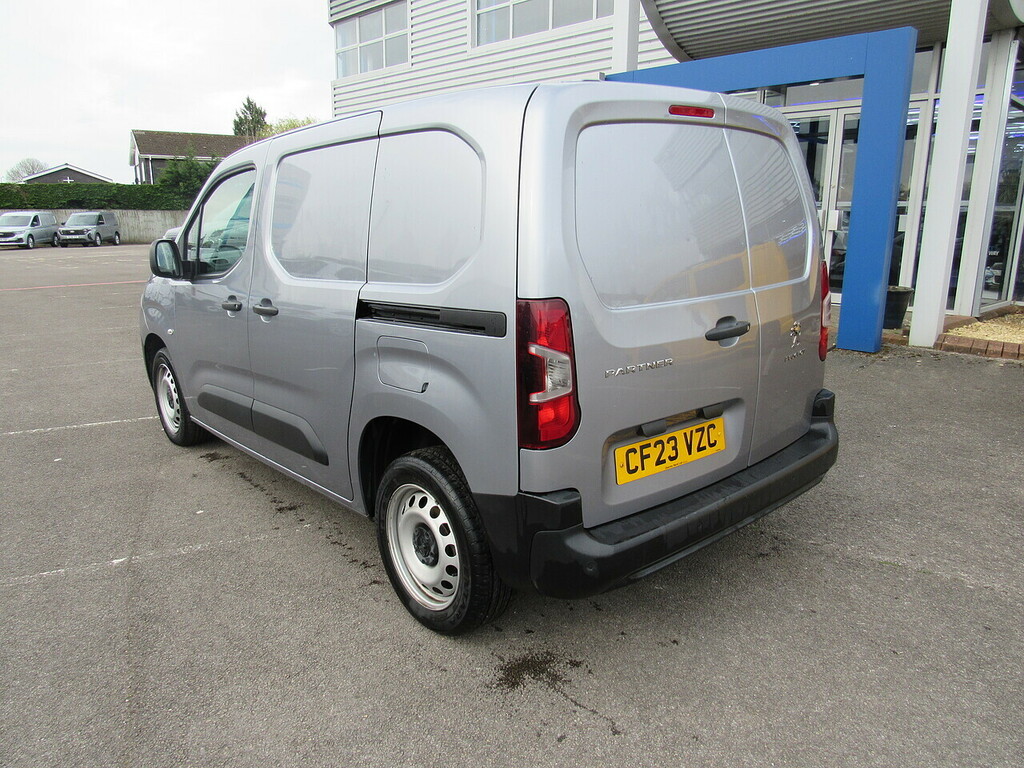 Peugeot Partner Bluehdi 1000 Professional Premium Euro 6 Van 3 S CF23VZC Grey #4