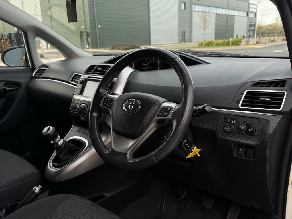 Toyota Verso Mpv 1.6 D-4d Icon Euro 5 Ss 201464 White #3