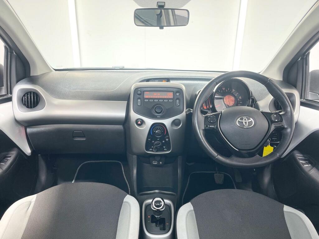 Toyota Aygo 1.0 Vvt-i X-play X-shift Euro 6 201818 WM18UKS White #2