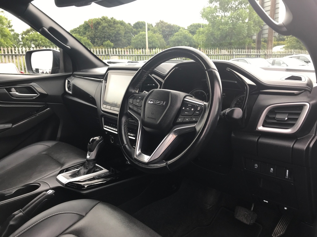 Isuzu D-Max 1.9 V-cross Double Cab 4X4 Black #3