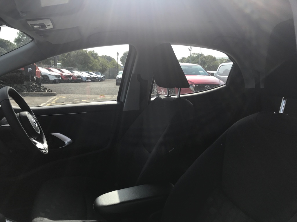 Mazda 2 1.5I Hybrid Centre Line Cvt WRZ7752 Silver #6