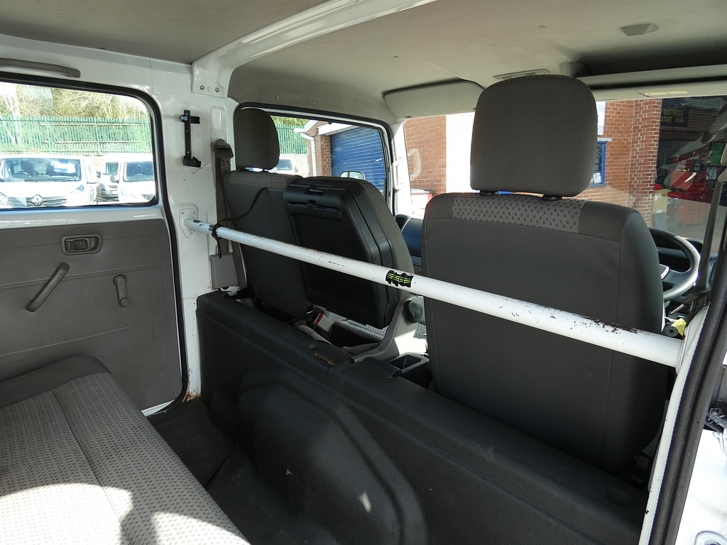 Nissan NT400 2.5L Basic White #6