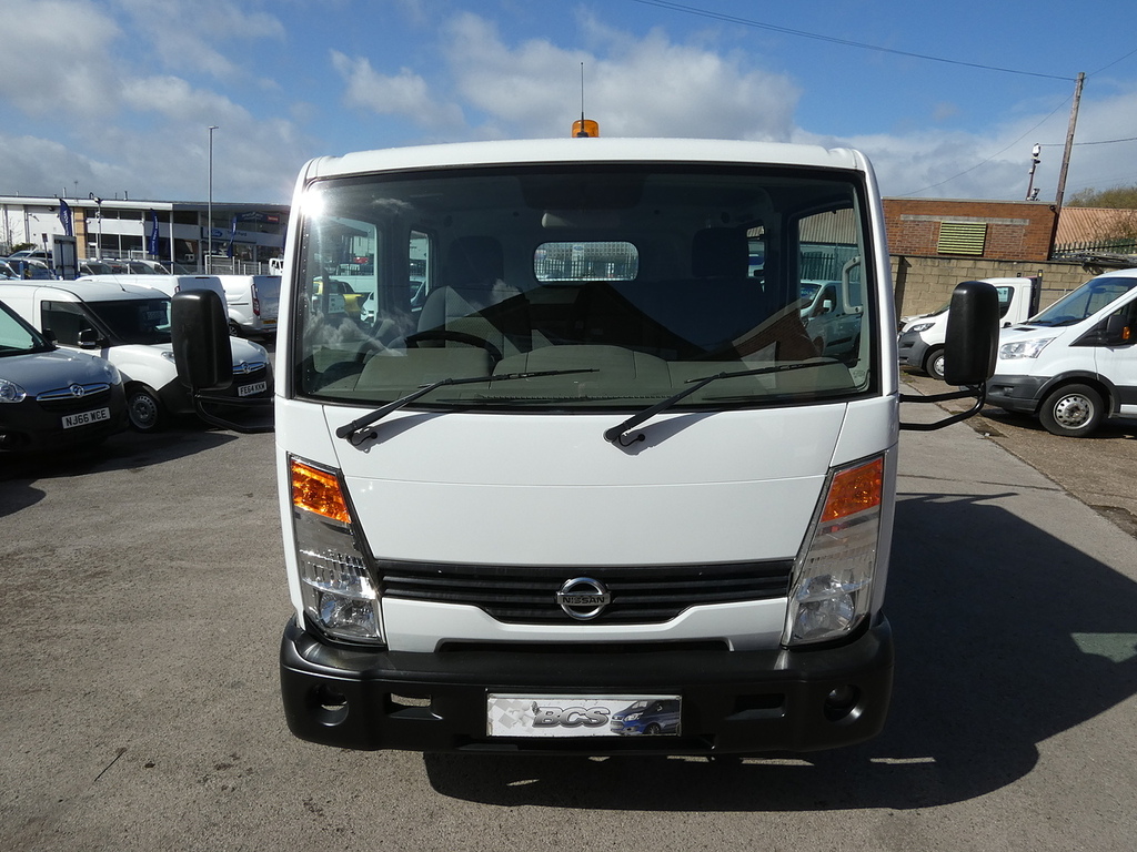 Nissan NT400 2.5L Basic White #8