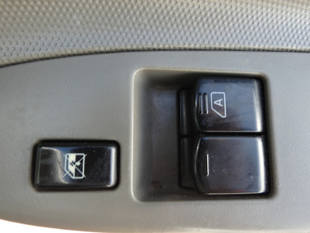 Nissan NT400 2.5L Basic White #11