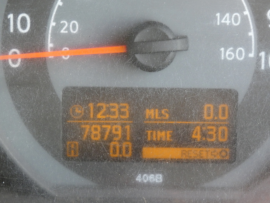 Nissan NT400 2.5L Basic White #2