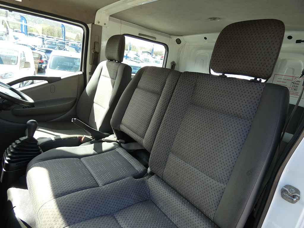 Nissan NT400 2.5L Basic White #14