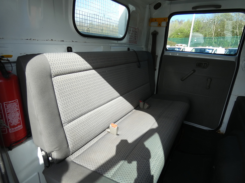 Nissan NT400 2.5L Basic White #13
