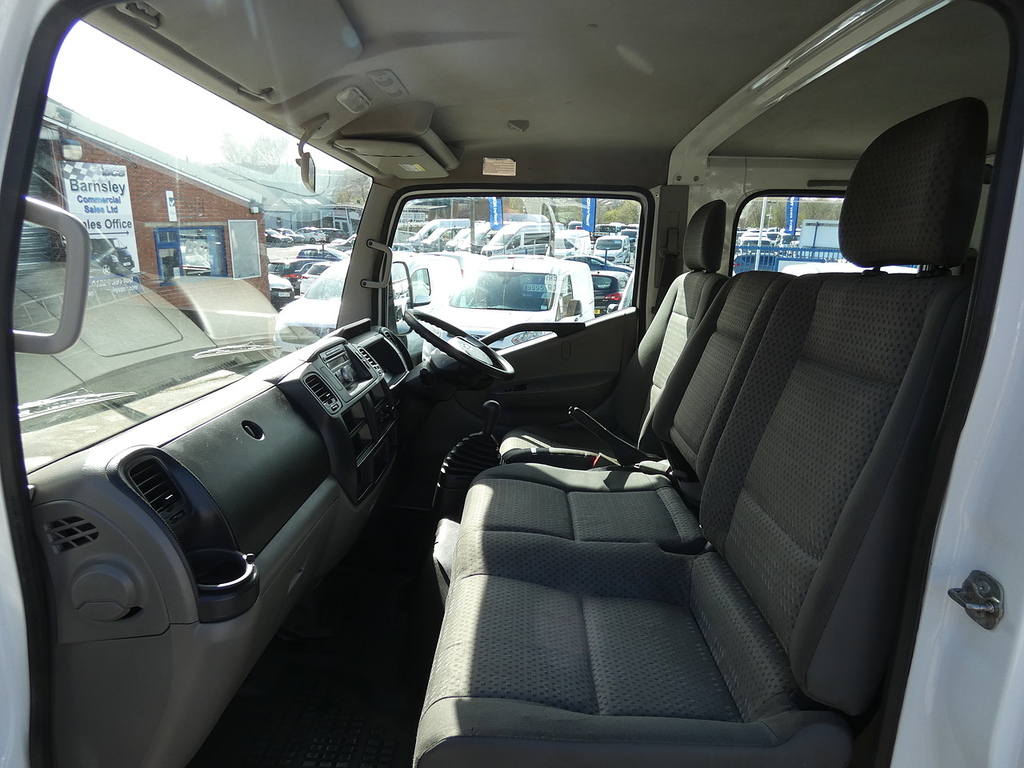 Nissan NT400 2.5L Basic White #4