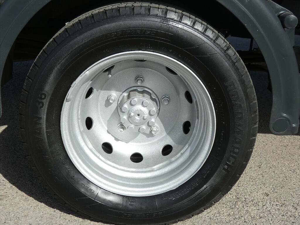Nissan NT400 2.5L Basic White #7