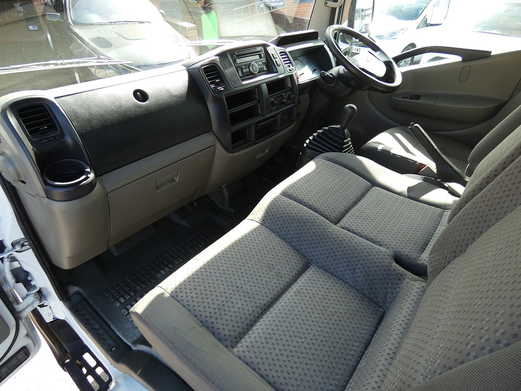 Nissan NT400 2.5L Basic White #15