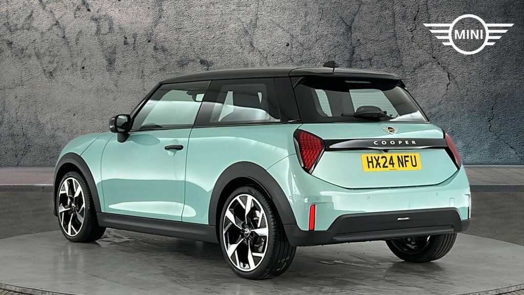 Mini Hatch 1.5C Exclusive Hatchback Steptronic Eur HX24NFU Green #2