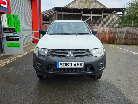 Mitsubishi L200 Di-d 4X4 4Work SD63WEK White #2