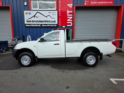 Mitsubishi L200 Di-d 4X4 4Work SD63WEK White #5