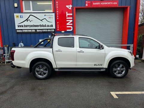 Isuzu D-Max Blade Dcb FL67YJW White #4