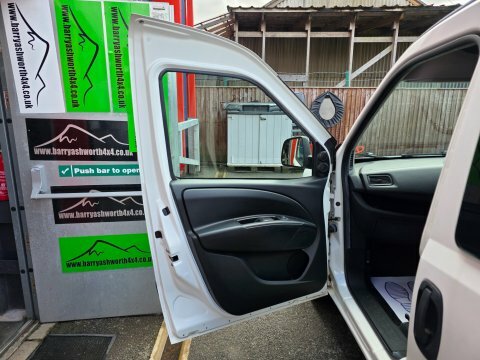 Vauxhall Combo 2300 L1h1 Cdti S White #20