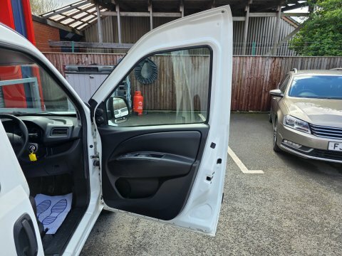 Vauxhall Combo 2300 L1h1 Cdti S White #19