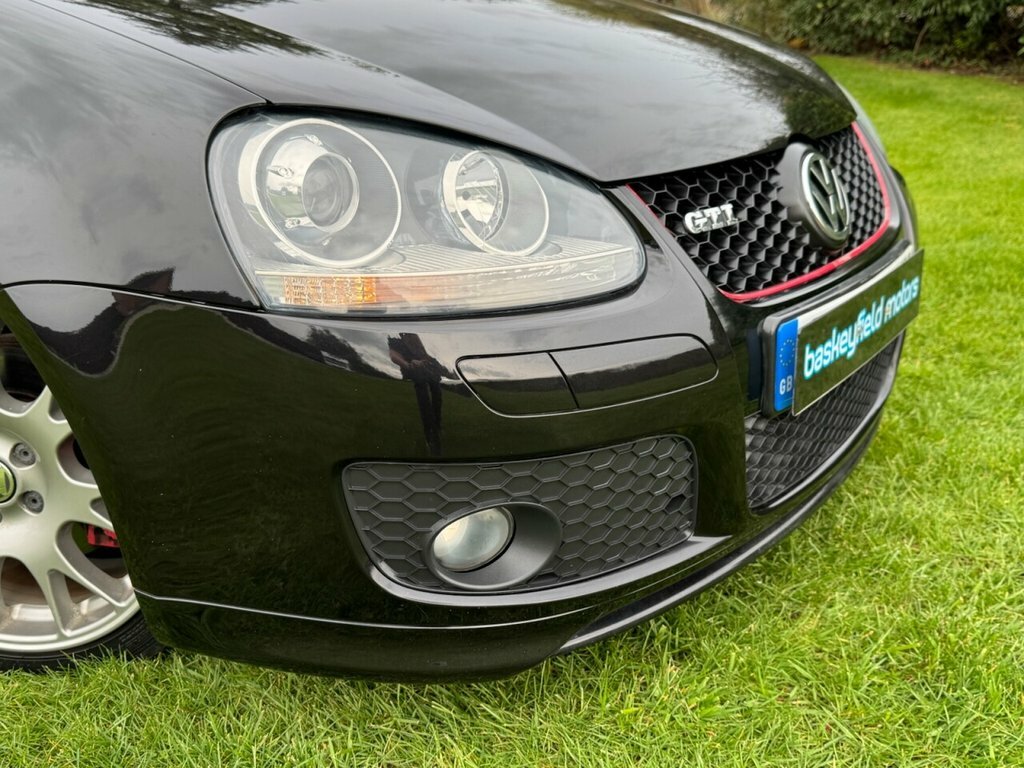 Volkswagen Golf 2L Gti Black #4