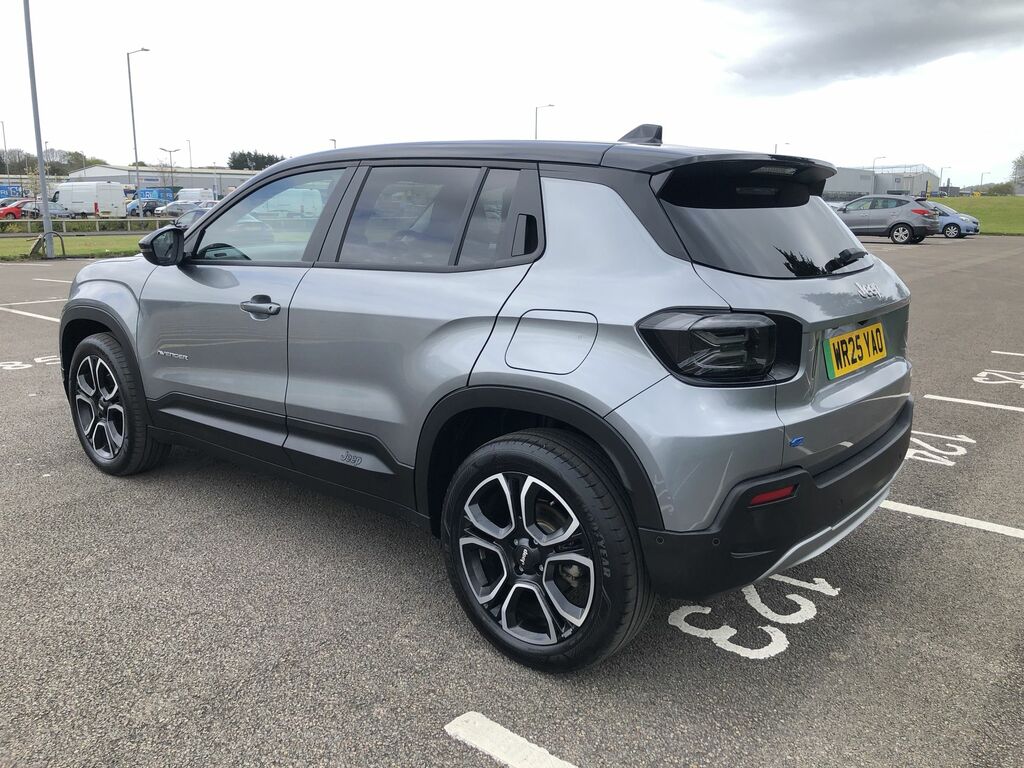 Jeep Avenger Summit Black #5