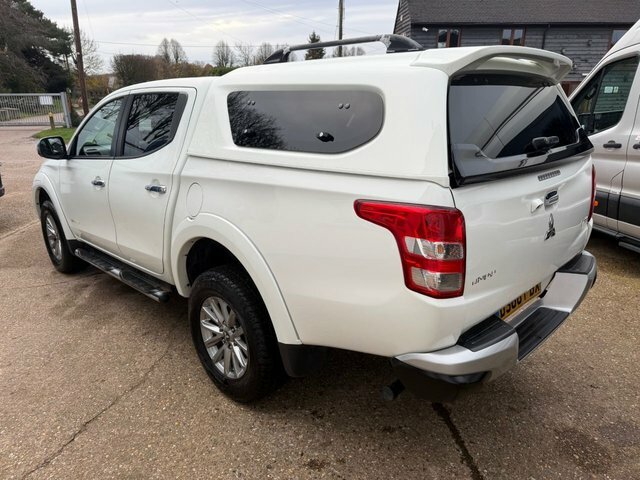 Mitsubishi L200 Di-d Dc Warrior Pickup DS66FBX White #2