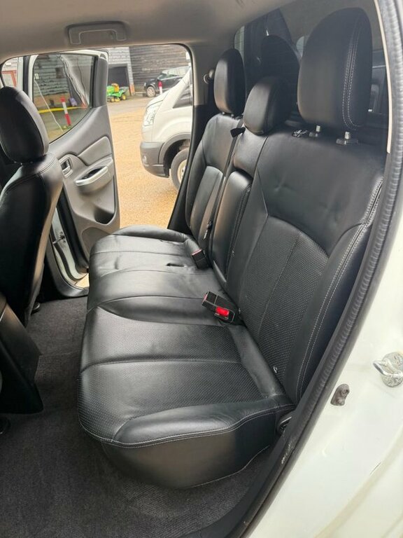 Mitsubishi L200 Di-d Dc Warrior Pickup DS66FBX White #6