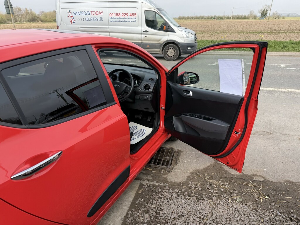 Hyundai I10 Hatchback 1.2 I10 Prem Se 1.2 At My19 2018 Red #4
