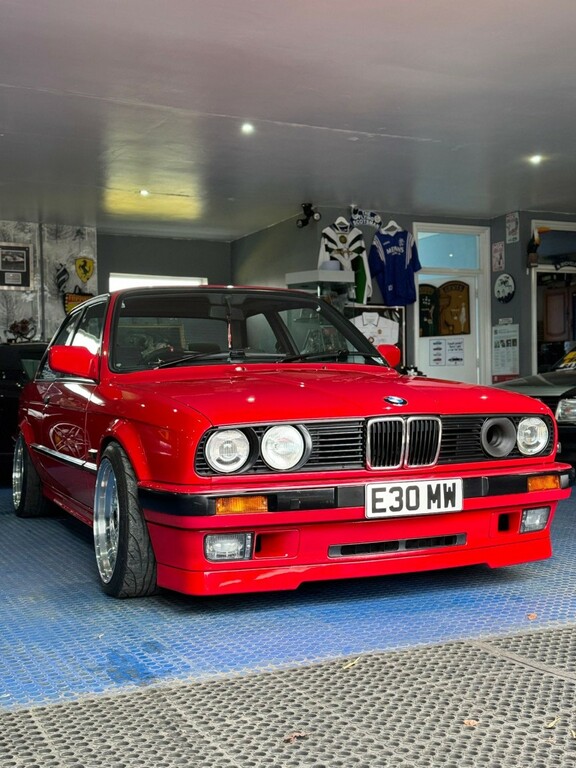 BMW 3 Series Saloon 1990 Red #4
