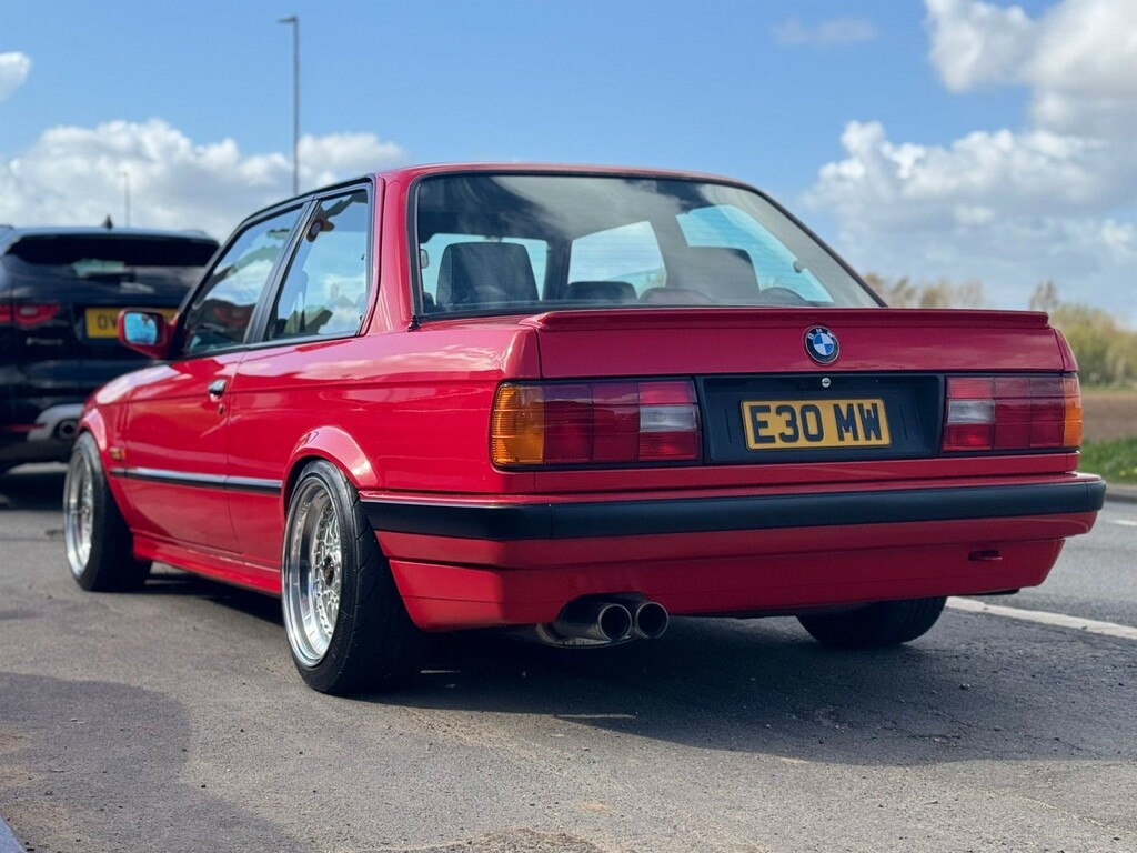 BMW 3 Series Saloon 1990 Red #5