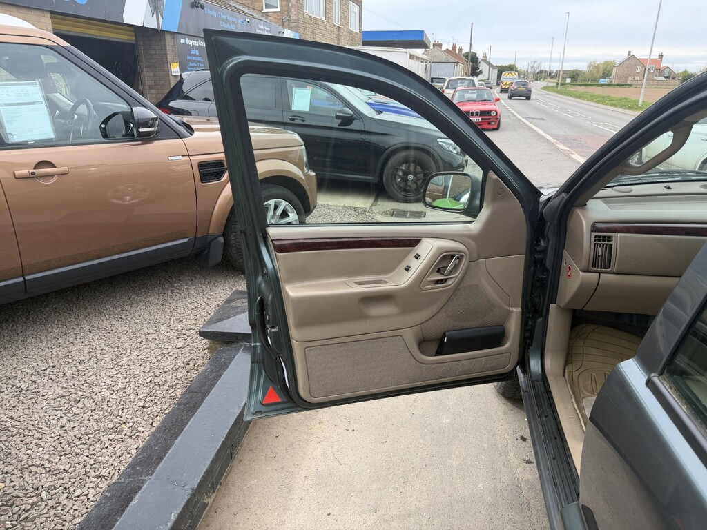 Jeep Grand Cherokee  Silver #4