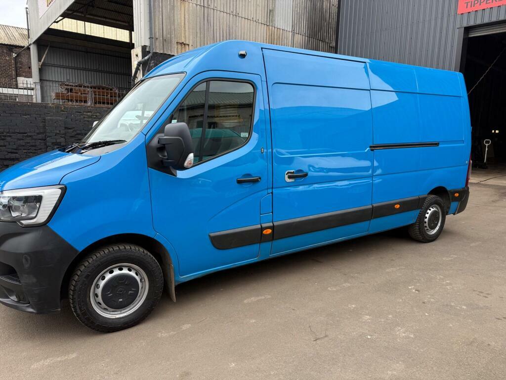 Renault Master 2.3 Dci Energy 35 Business Fwd Lwb Medium Roof Eur Blue