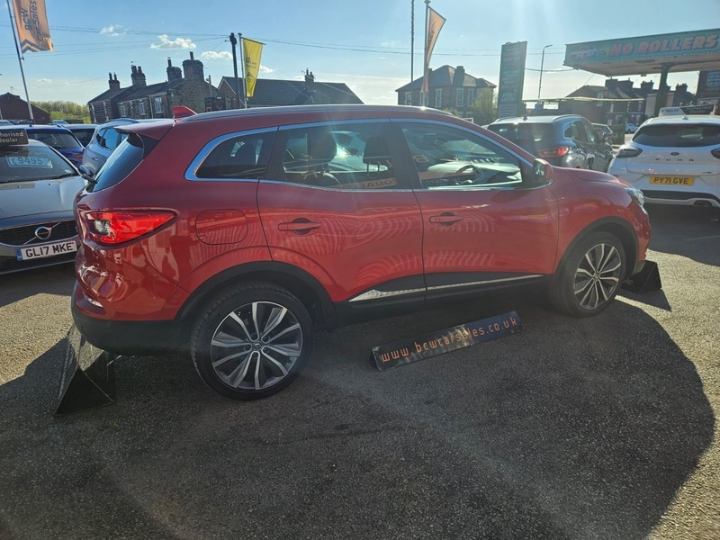 Renault Kadjar Iconic Tce DG69VTZ Red #3