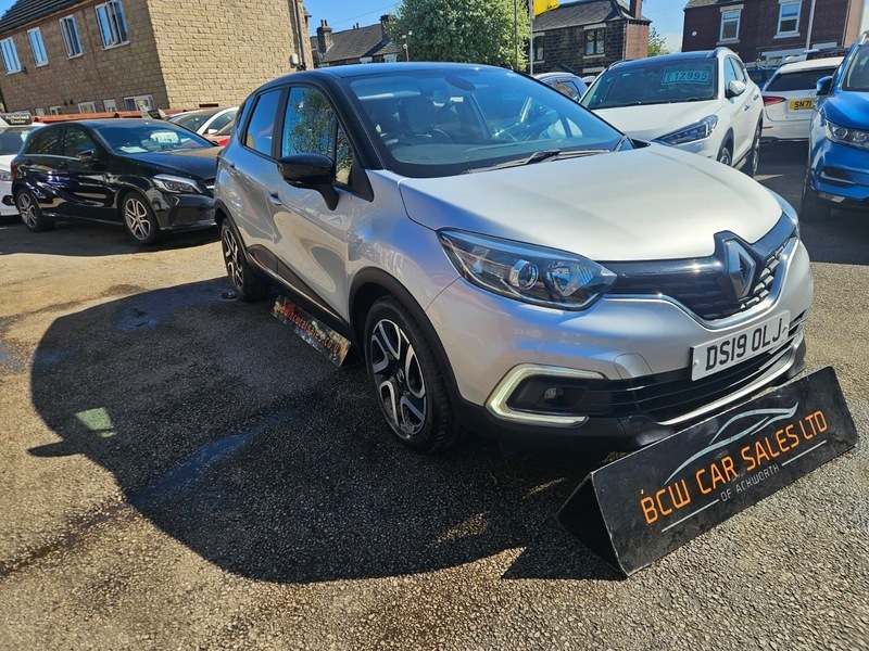 Renault Captur Iconic Tce DS19OLJ Black #2